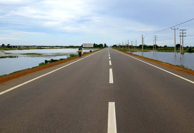 கொரோனா - 14 ஆண்டுகளுக்கு பின்னர் மூடப்பட்டுள்ள ஏ -9 வீதி